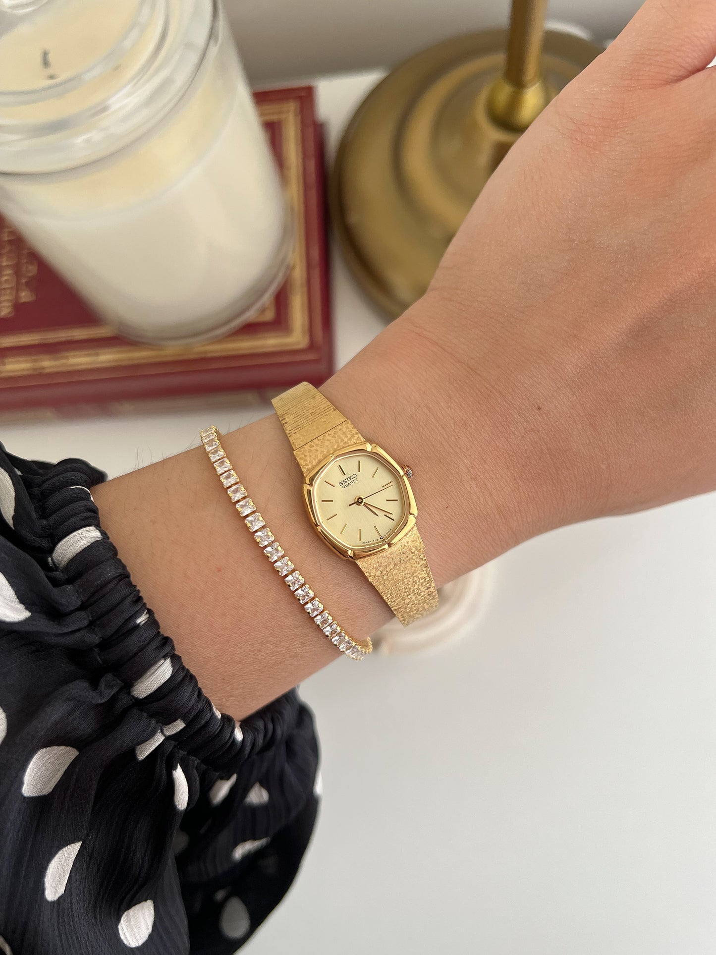 Soap Dish w Drain Chute (2)